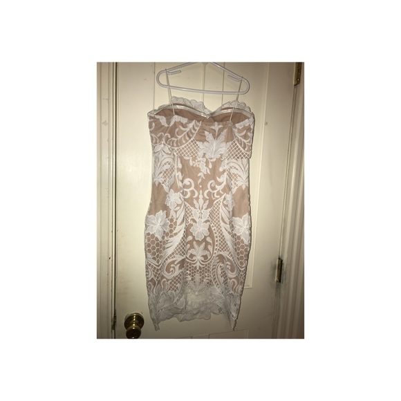 White flower patterned, above the knee - Picture 2 of 2